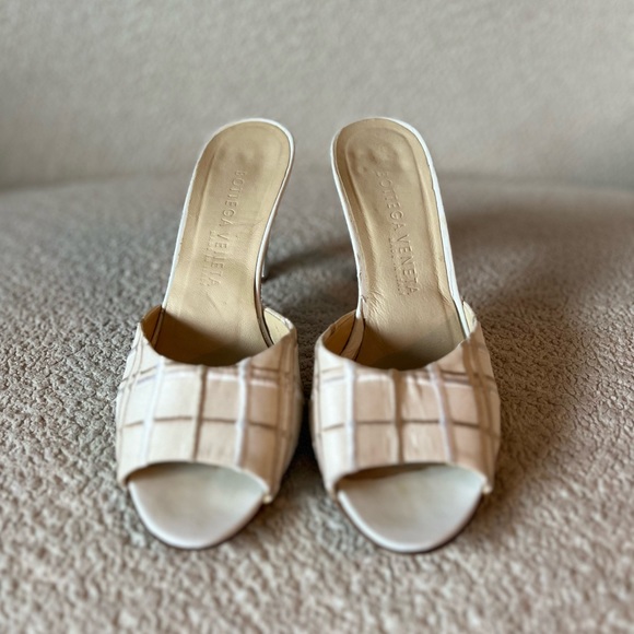 Vintage Bottega Veneta White/Cream Plaid Print Open Toe Sandals - Picture 2 of 7